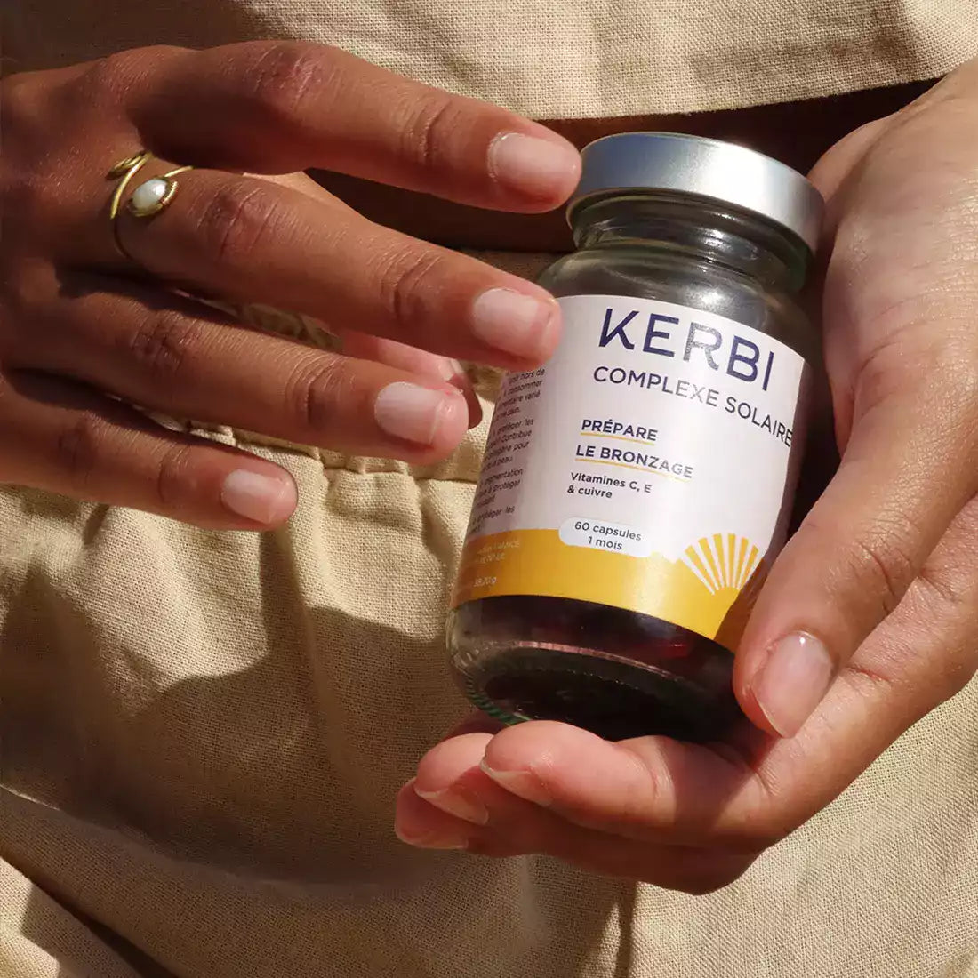 Complément alimentaire Kerbi - Prépare la peau à l'exposition solaire et prolonge le bronzage naturellement