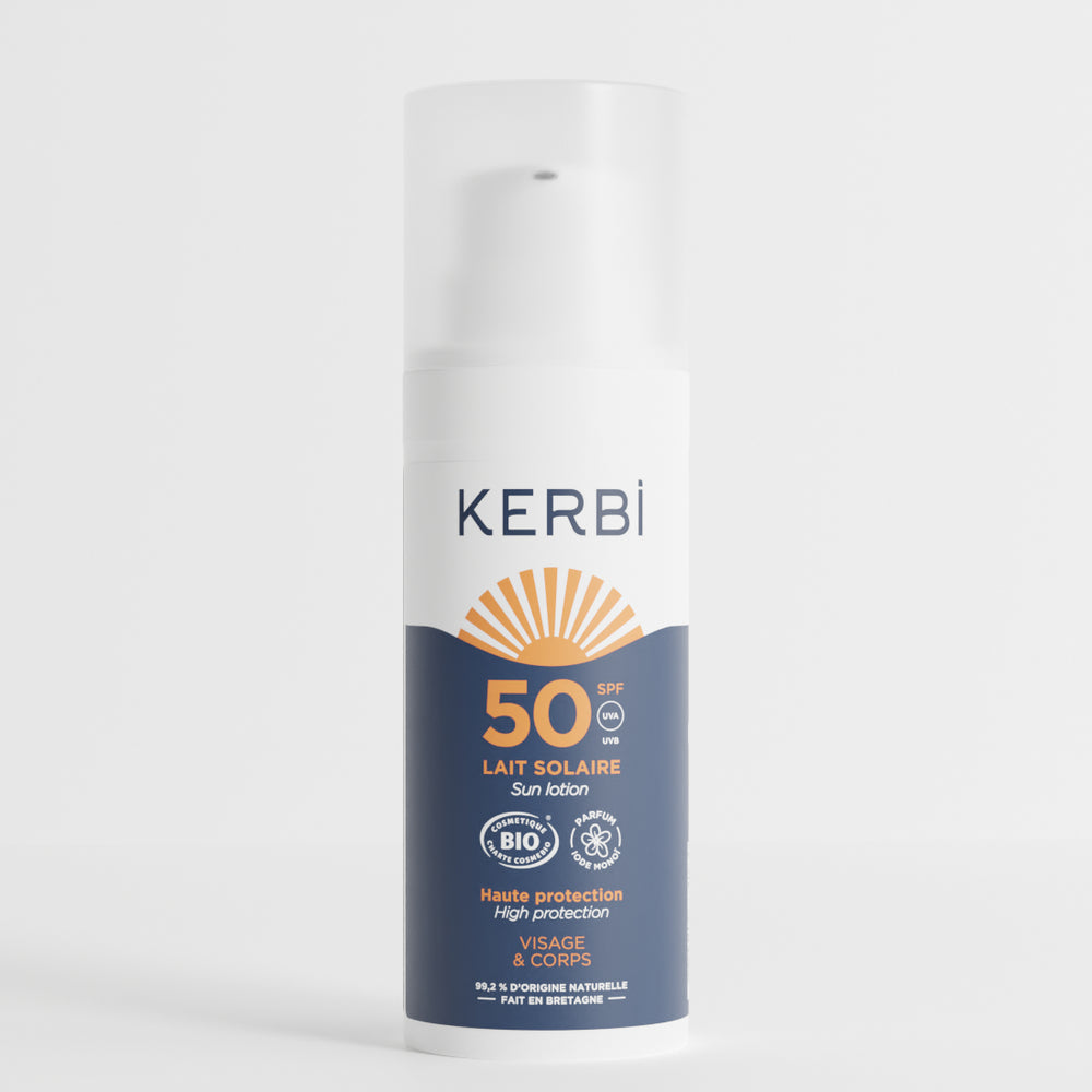 Crème solaire bio Kerbi SPF 50 en format voyage, idéale pour une protection solaire haute performance partout où vous allez, tout en étant facile à emporter.